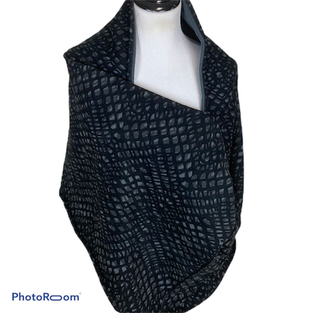 Lululemon Black and grey vinyasa scarf